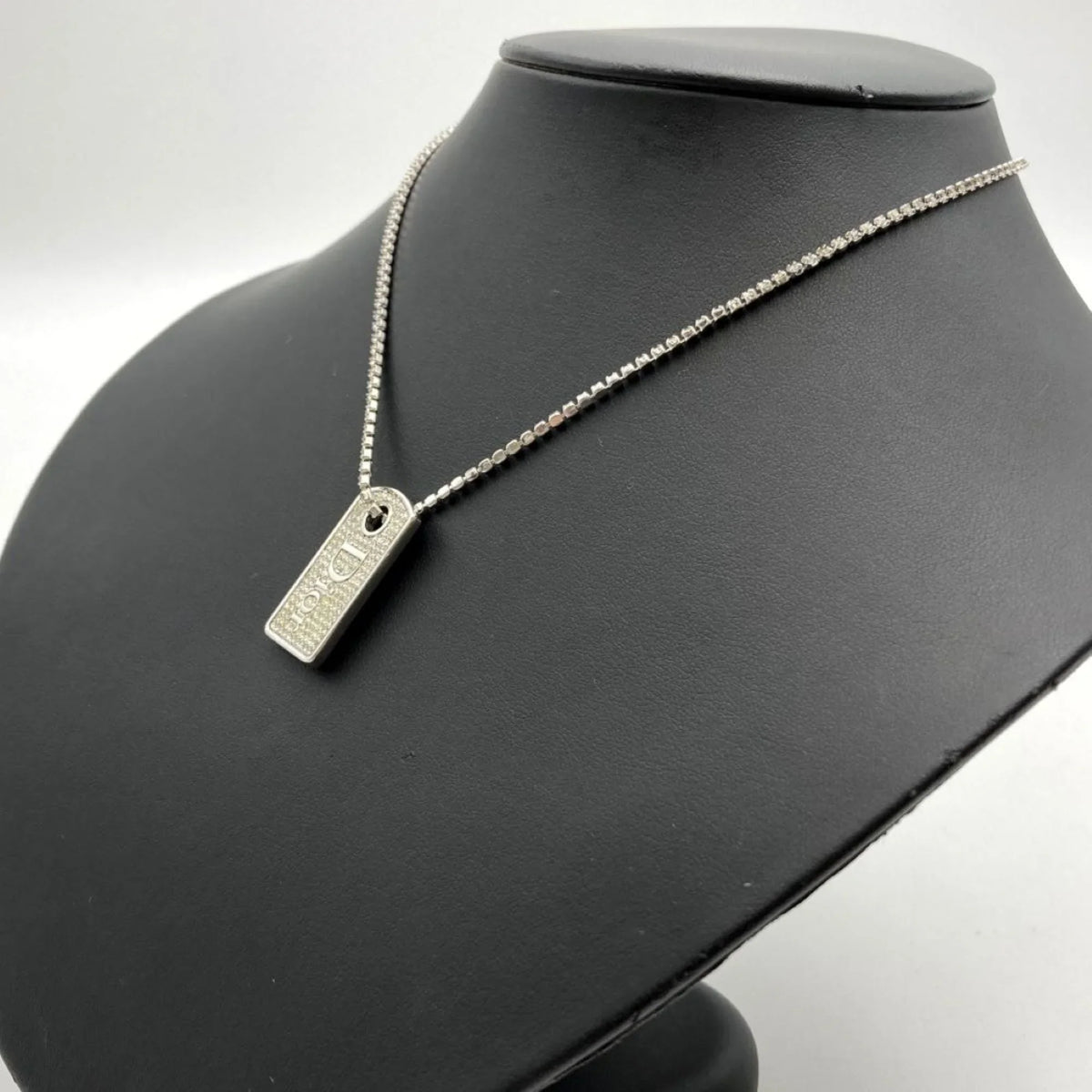 Women's Rhinestone Color Necklace (Good) Pre-Owned IT1TZZH18V36 Silver Dior Christian Plate