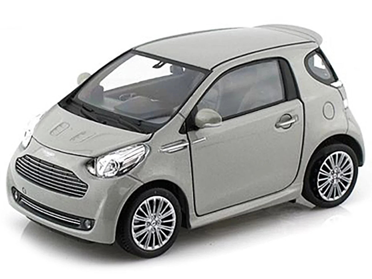 by Aston Diecast Silver Cygnet Model Martin 1/24 Car Welly