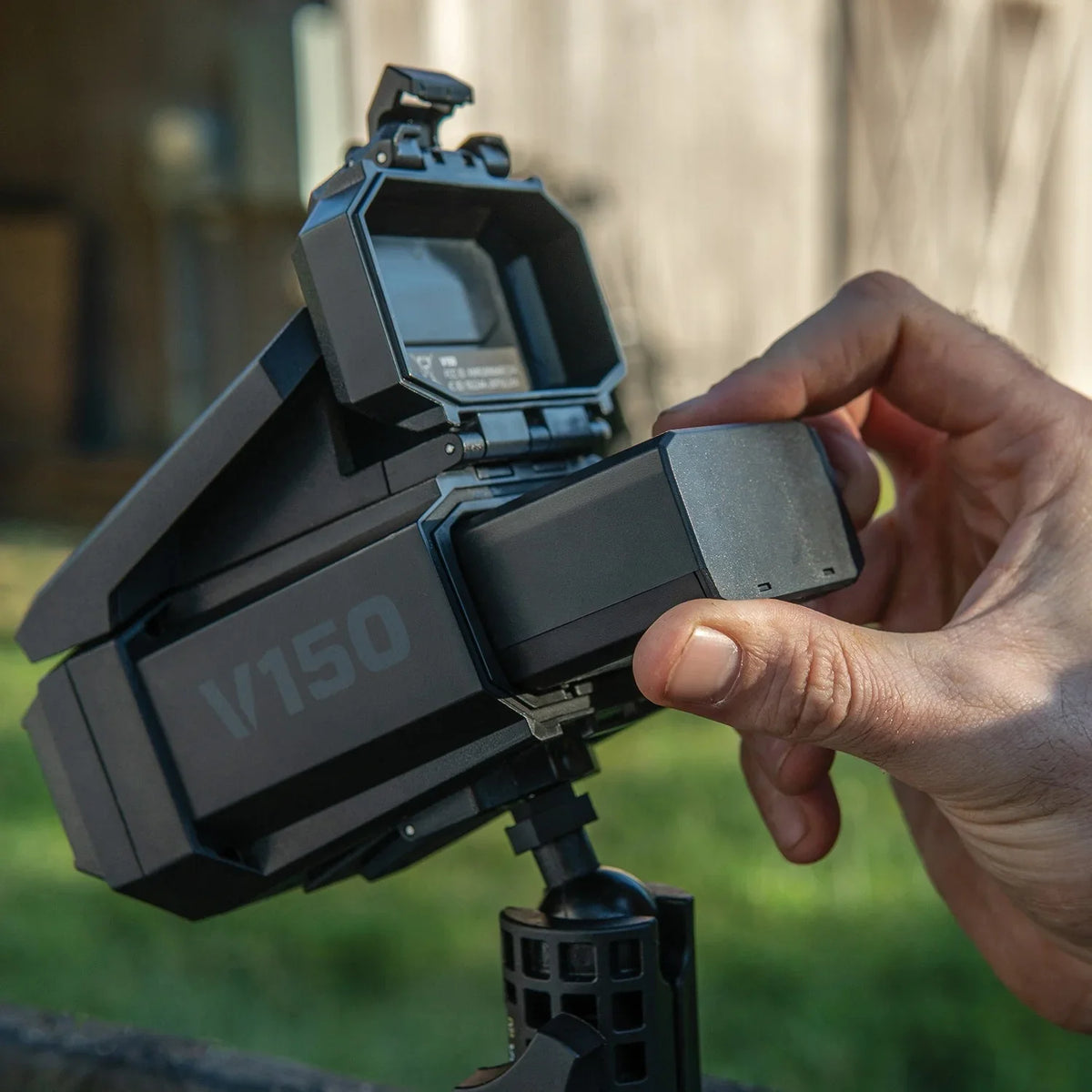 Cellular 1202 Nation VOSKER Solar-Powered Camera LTE V150 Security Wide Network) Outdoor (US