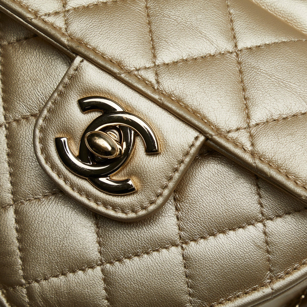 Crossbody Mini Gold Authenticated Heart Leather Chanel Unisex in Crossbody Bag CC Pre-Owned Love (Good) Lambskin