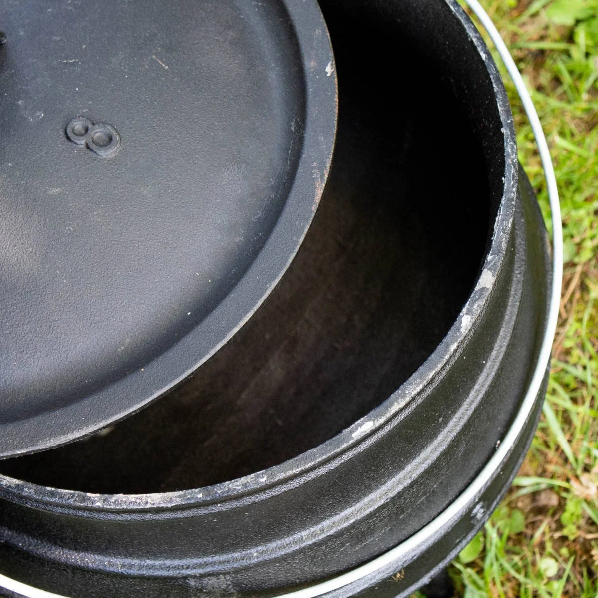 Dutch 16 With - Oven je Legs Campfire Gallon Inch, Iron And Kettle Cooking Cast 9 Lid, 3
